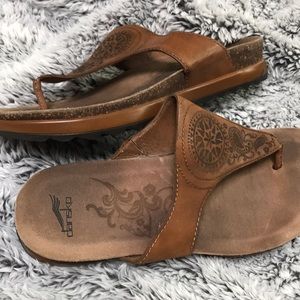 Dansko leather camel thong sandal gently used